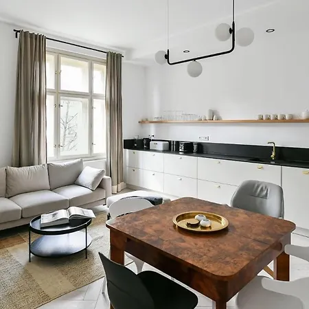 Designer Touch 2-bedroom In Picturesque Area アパート *