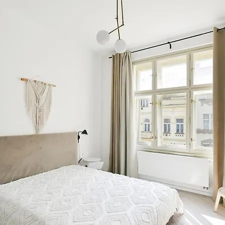 Designer Touch 2-bedroom In Picturesque Area アパート *