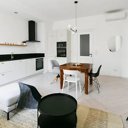 アパート Designer Touch 2-bedroom In Picturesque Area