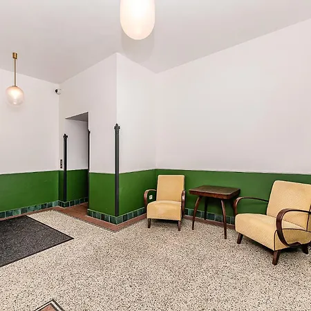 Designer Touch 2-bedroom In Picturesque Area شقة *